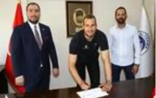 TFL Altekma'da Yüksel imzaladı