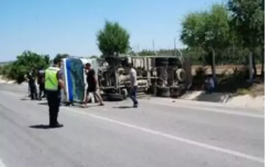 Süt tankeri yola devrildi: 1 yaralı