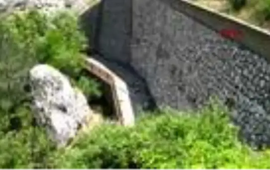 MERSİN 1800 yıllık yazıt, definecilerin kurbanı oldu