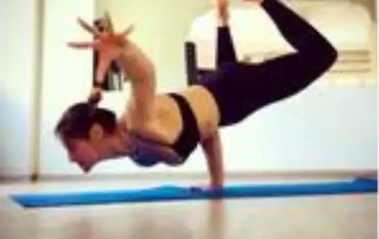 Eski Türkiye güzeli yoga eğitmeni oldu