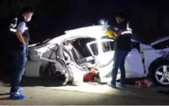 Adana'da hafif ticari araç ile otomobil çarpıştı: 4 ölü, 4 yaralı (3)
