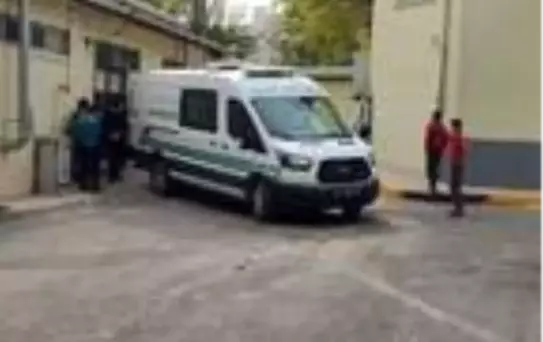 Devrilen traktörün altında kalan sürücü, kurtarılamadı