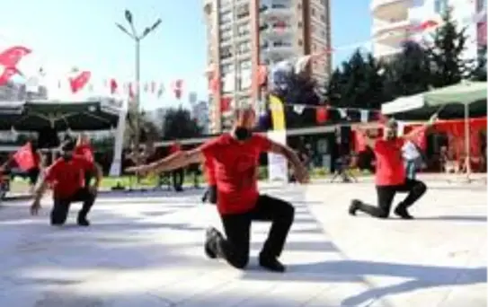 Mezitli Belediyesi Sanat Çarşısında Cumhuriyet Bayramı coşkusu