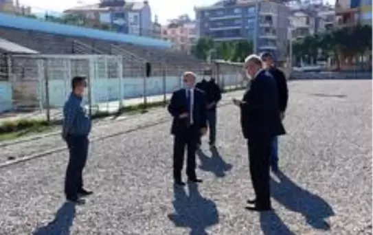 Salihli'de İsmail Doğan Erdinç Stadı yenileniyor