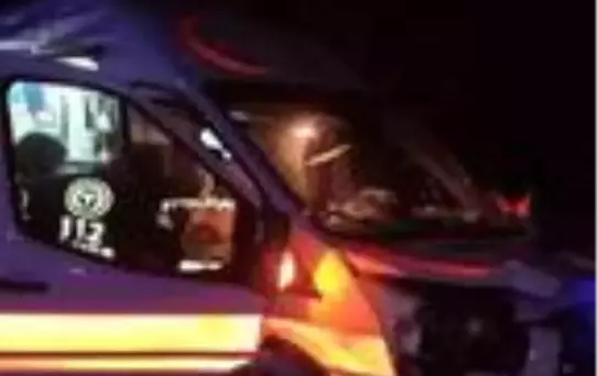 Son dakika haberi... Hastaya giden ambulans şarampole devrildi: 2 yaralı