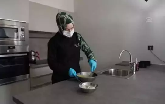 Kesilmeye kıyılamayan pastalar tasarlıyor