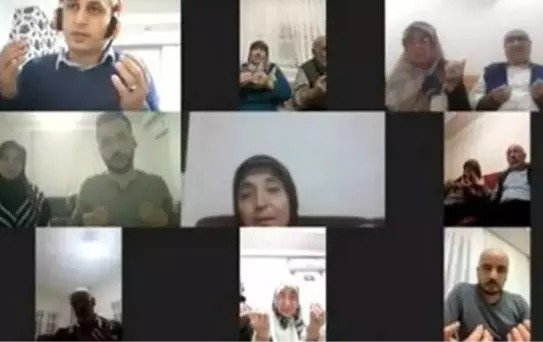 Koronavirüsten hayatını kaybeden yakınları için online mevlit okuttular