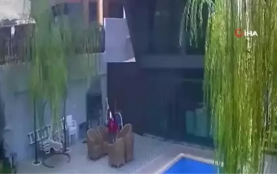 Lüks villada güpegündüz hırsızlık anları kamerada
