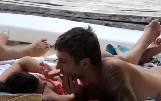 İki sevgilinin sivilce operasyonu