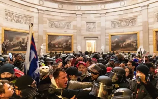 ABD Kongresi'ne saldıranlar arasında hangi gruplar vardı?