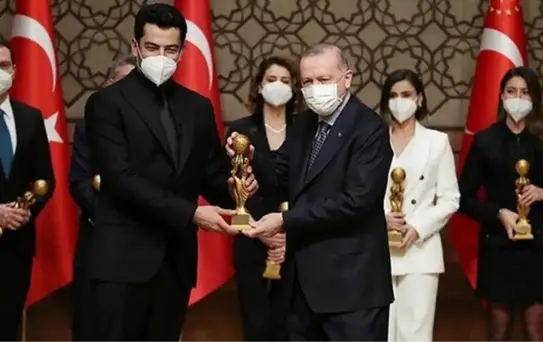 Ünlü oyuncular, RTGD 2019 Yılı Medya Oscarları Töreni'nde ödüllerin sahibi oldu