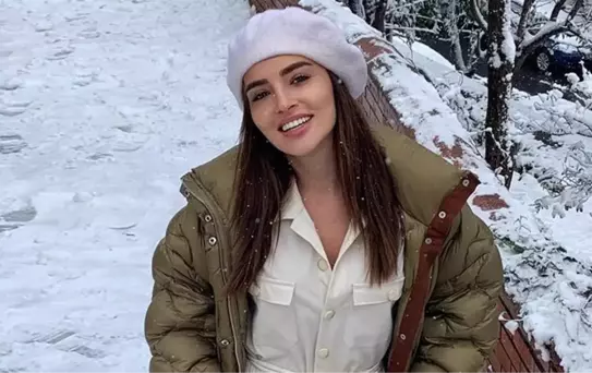 Oyuncu Zehra Yılmaz, kar pozuyla takipçilerini mest etti
