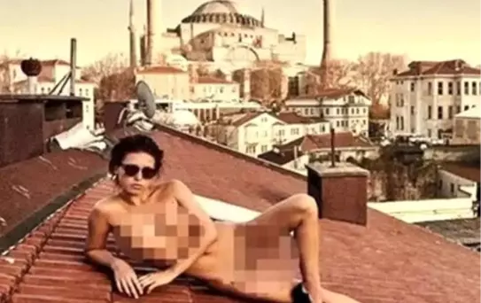 Ayasofya'da çıplak poz veren mankenden yeni açıklama