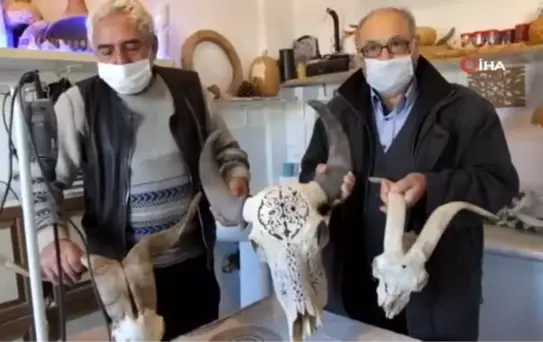 Balıkesir'de kuru kafa, su kabağı ve yumurtadan süs eşyası yapılıyor