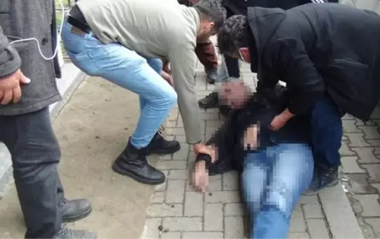 Bankamatik kuyruğunda fenalaşan adam hayatını kaybetti! Yere yığıldığı anlar kameraya yansıdı