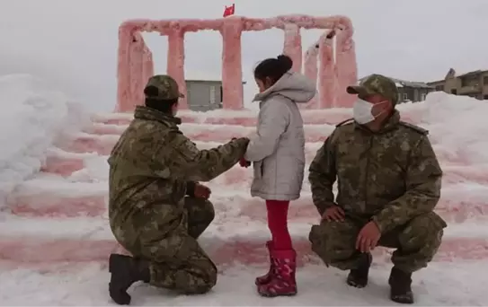 Minik Hira'nın Anıtkabir hayali gerçek oluyor! Bakan Akar, Ankara'ya davet etti