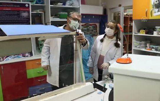 Geliştirdikleri projeyle araçlarda güneşlikler manuel değil sensörle çalışacak