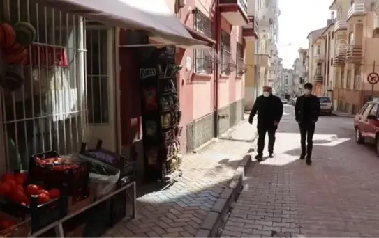 Biriken borçları hayırseverlerin desteğiyle kapatan gençler, borçluları sevindiriyor