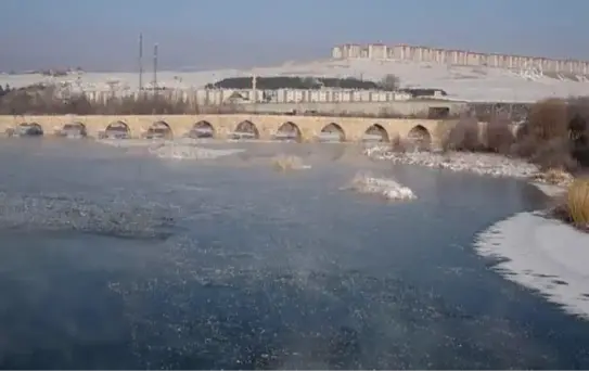 Kızılırmak Nehri kısmen buz tuttu