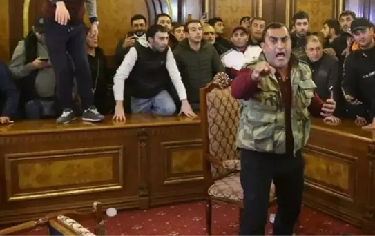 Son Dakika: Ermenistan ordusu, Başbakan Paşinyan ve hükümetin istifasını talep etti