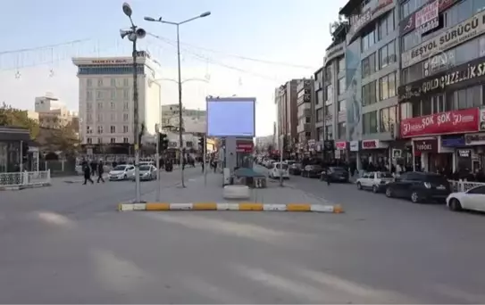Van'da hastanede yatan Kovid-19'lu hasta sayısı 50'nin altına düştü