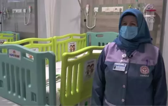 Hastanelerde hijyenin görünmez kahramanları 'kadın görevliler' (1)