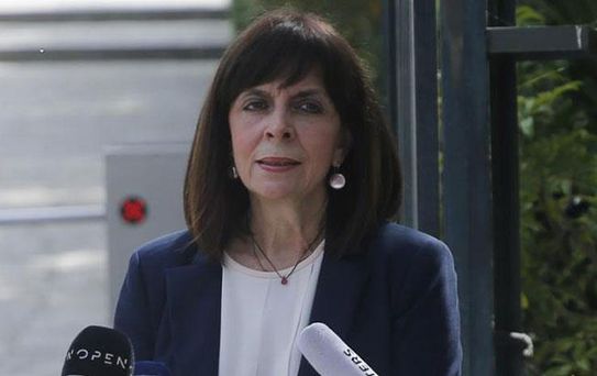 Yunanistan Cumhurbaşkanı'nın törende giydiği ayakkabı alay konusu oldu