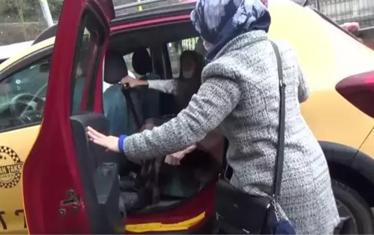 89 yaşındaki Hacer ve Emriye Sarı'ya CoronaVac aşısının ikinci dozu yapıldı