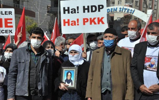 Son dakika haber... HDP önündeki eylemde 558'inci gün; aile sayısı 216 oldu