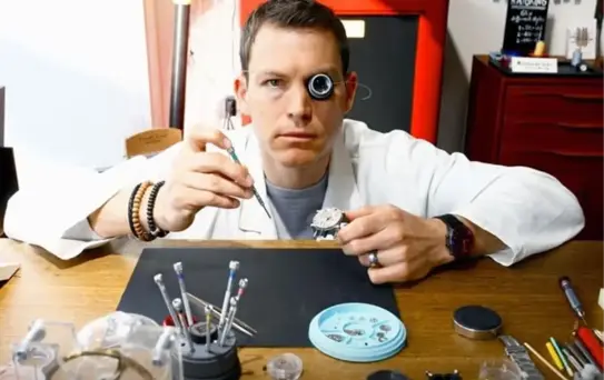 İsviçreli eski futbolcu Lichtsteiner, saat firmasında stajyer olarak işe başladı