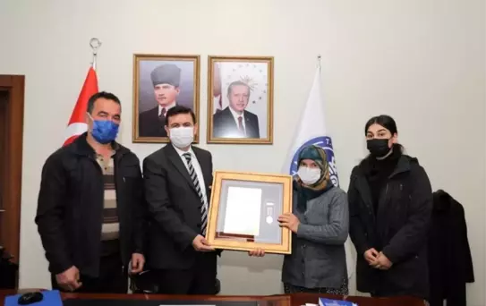 Şehit Hüseyin Mertoğlu'nun ailesine devlet övünç madalyası