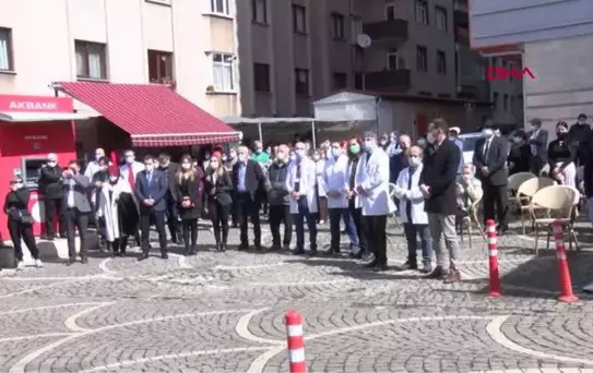 TRABZON Koronavirüse yenik düşen doktorun hastane bahçesine büstü yapıldı