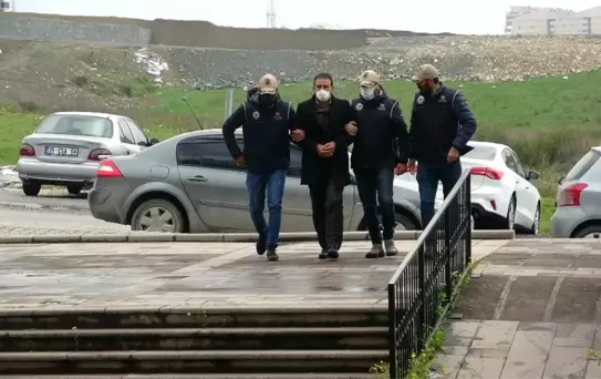 Son dakika haberi! Hatay'da teröristlere evini açan CHP Kırıkhan ilçesi örgütüne kayıtlı olduğu ortaya çıkan Mehmet K. adlı zanlı adliyeye sevk edildi