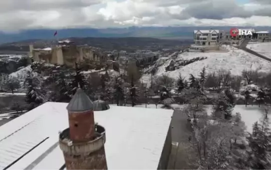Harput beyaz gelinliğini giydi