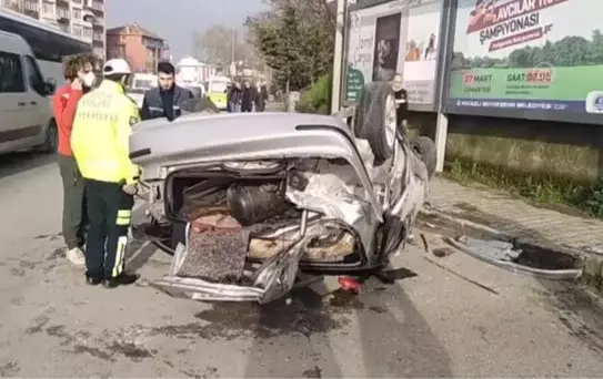 Beton refüje çarpan otomobildeki 5 kişi yaralandı