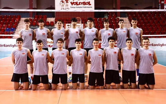 U17 Erkek Voleybol Takımı Ankara'da kampa girdi
