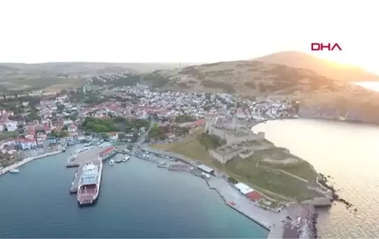ÇANAKKALE BOZCAADA'YA GÜNÜBİRLİK GEZMEYE GELEN YERLİ TURİST KAFİLESİNE İZİN VERİLMEDİ
