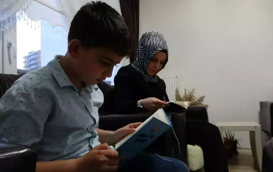 'Yarenler Okuyor' projesi sayesinde aileler kitap okuyor