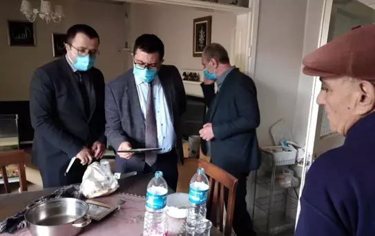 Evi yanan aileye kaymakamdan yardım