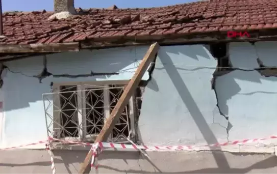 ESKİŞEHİR HELYUM GAZI TÜPLERİ PATLADI, MÜSTAKİL EV KULLANILAMAZ HALE GELDİ