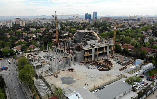 İnşaatı devam eden Levent Cami drone ile havadan görüntülendi