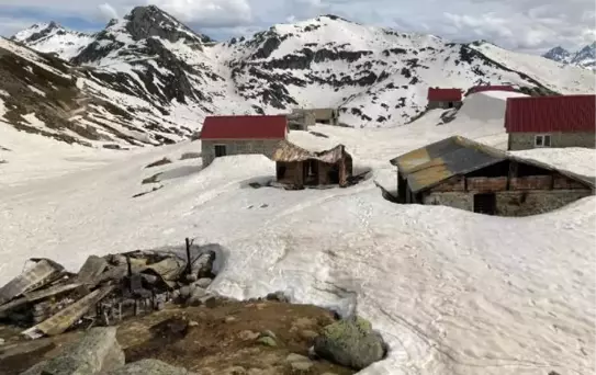 Rize'de 15 yayla evi yakıldı
