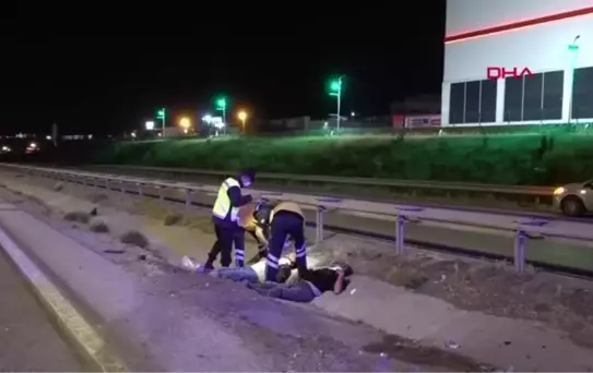 Kırıkkale'de kontrolden çıkan otomobil trafik levhasına çarptı, 4 kişi yaralandı