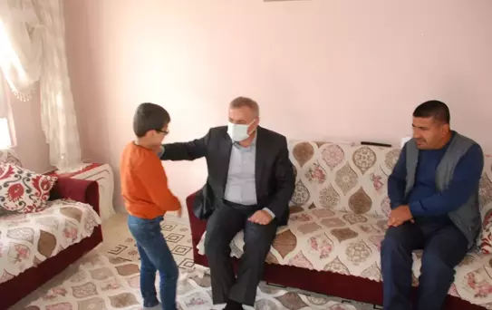 Midyat Belediyesi engelli baba ve ailesine sahip çıktı