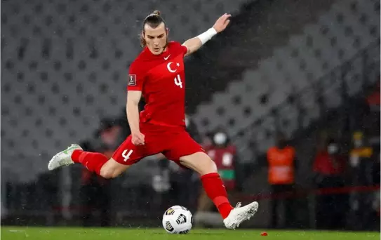 Çağlar Söyüncü: Guardian'a göre 'Türk futbolunu dönüştüren öncü defans oyuncusu'