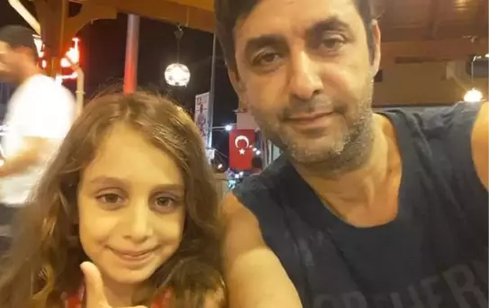 Son dakika haberi | HATAY'DA ZIRHLI ASKERİ ARACIN KARIŞTIĞI ZİNCİRLEME KAZADA ÖLEN BABA- KIZ, TOPRAĞA VERİLDİ