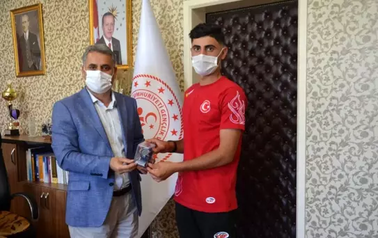 Avrupa üçüncüsü sporcuya hediye