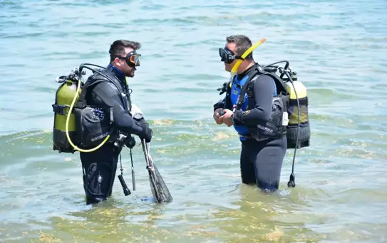 Bursa'da ilginç çevre eylemi...Denizden çıkardıklarıyla ahtapot yaptılar