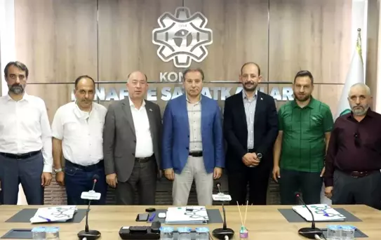 Yere düşen Türk bayrağını kaldıran minibüs şoförüne ödül