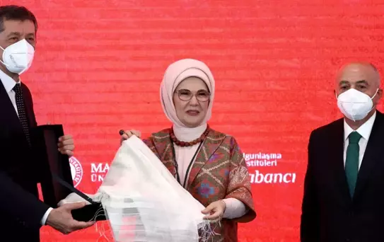 Emine Erdoğan, Türkiye'nin ilk 'Dokuma Atlası Sergisi'ni gezdi (2)
